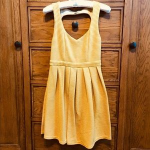 Cute cute cute Mustard Yellow Mini Dress!